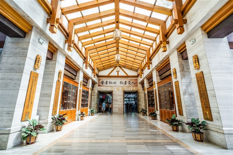 Outpatient building atrium