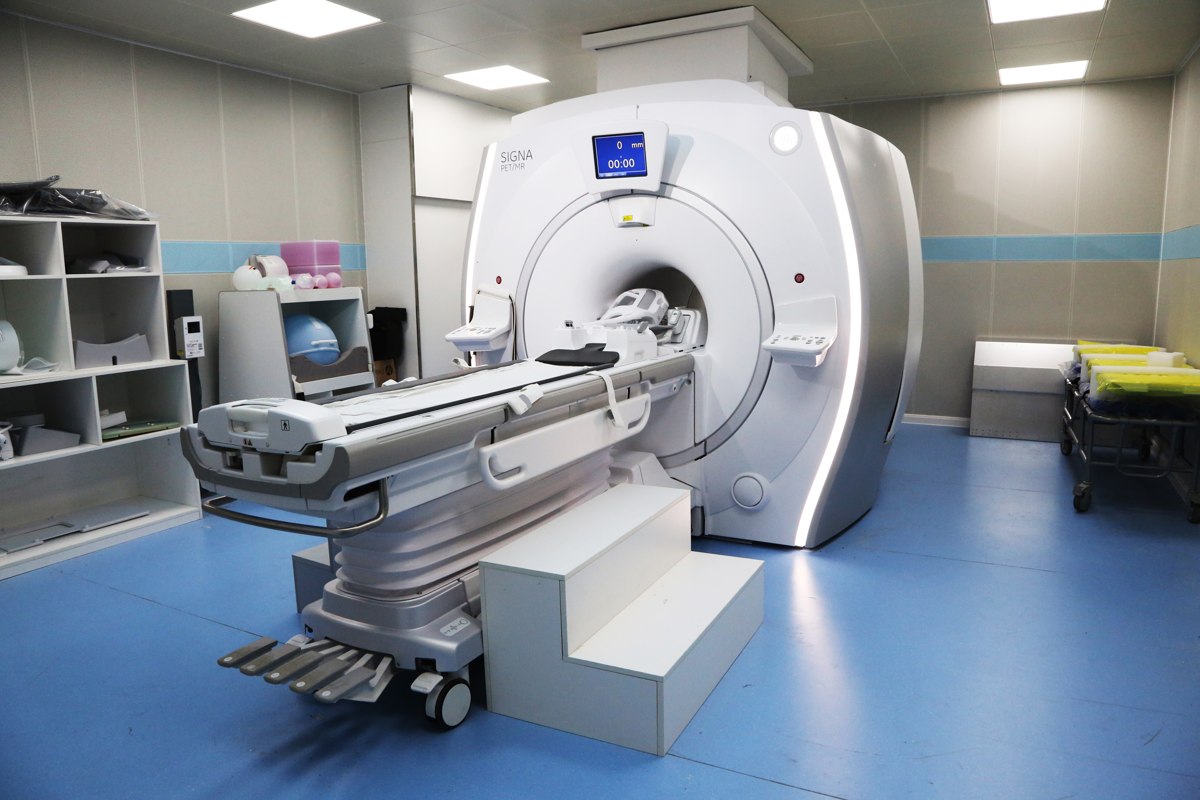 غرفة التصوير بالرنين المغناطيسي (MRI)